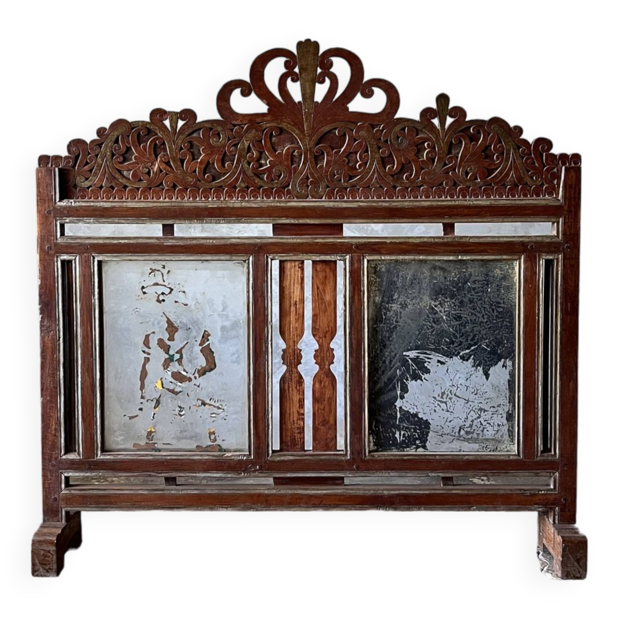 Small Indonesian screen in carved wood H:104 L:106