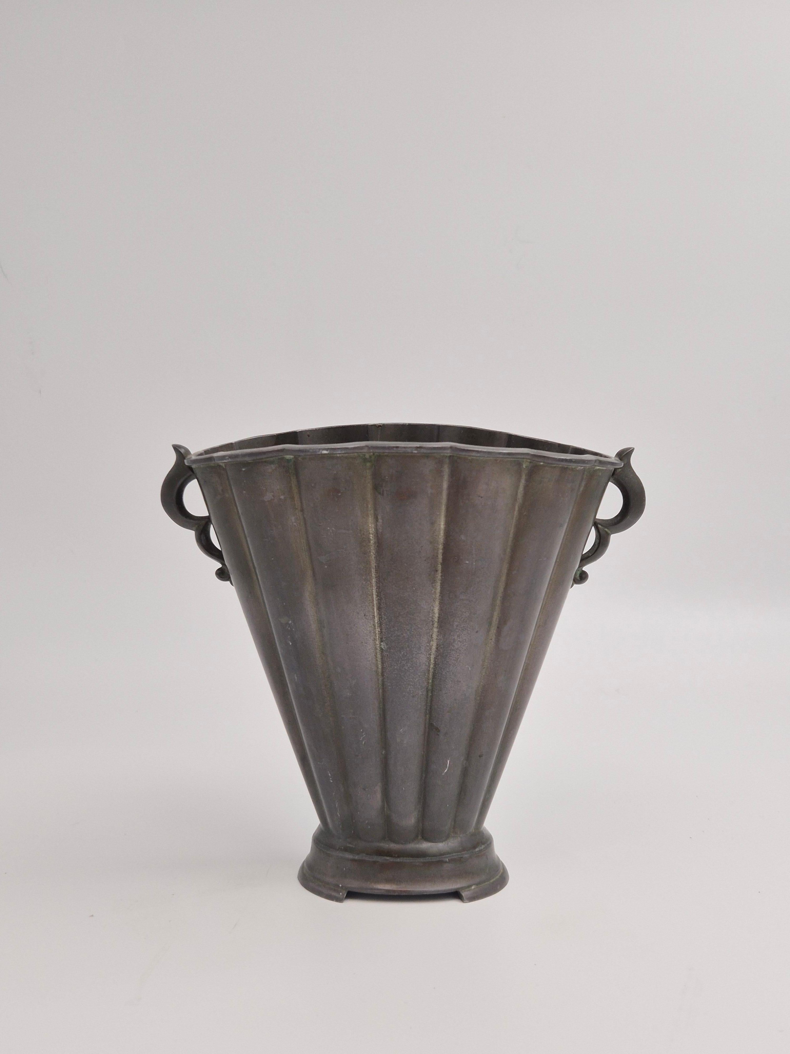 Vase sculptural en Diskometal par Just Andersen, années 1930 / Grâce danoise / Art Déco