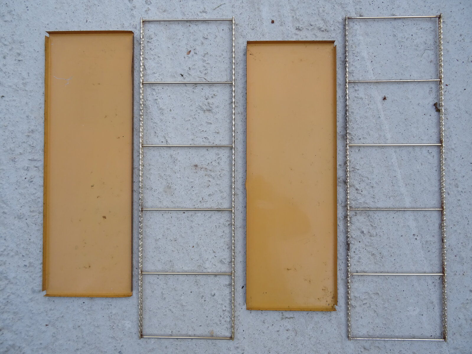 Modular wall shelf string