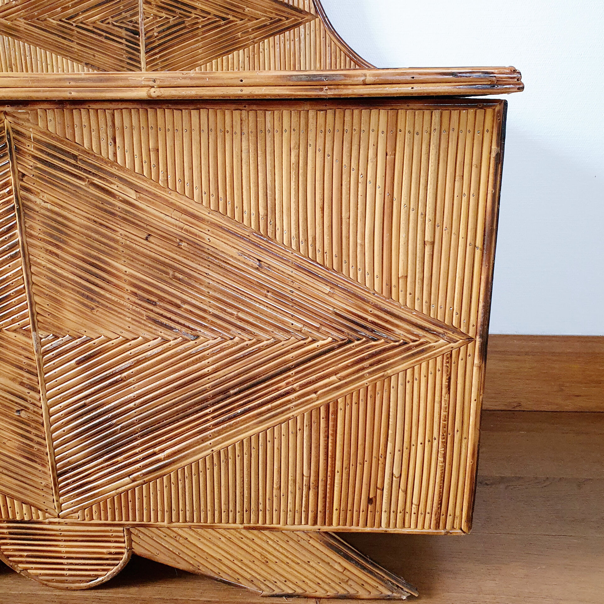 Coffre en marqueterie de rotin