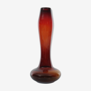 Vase rouge par Ewa Gerczuk-Moskaluk, 1970