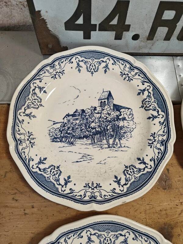 Set of 8 plates in Gien special edition