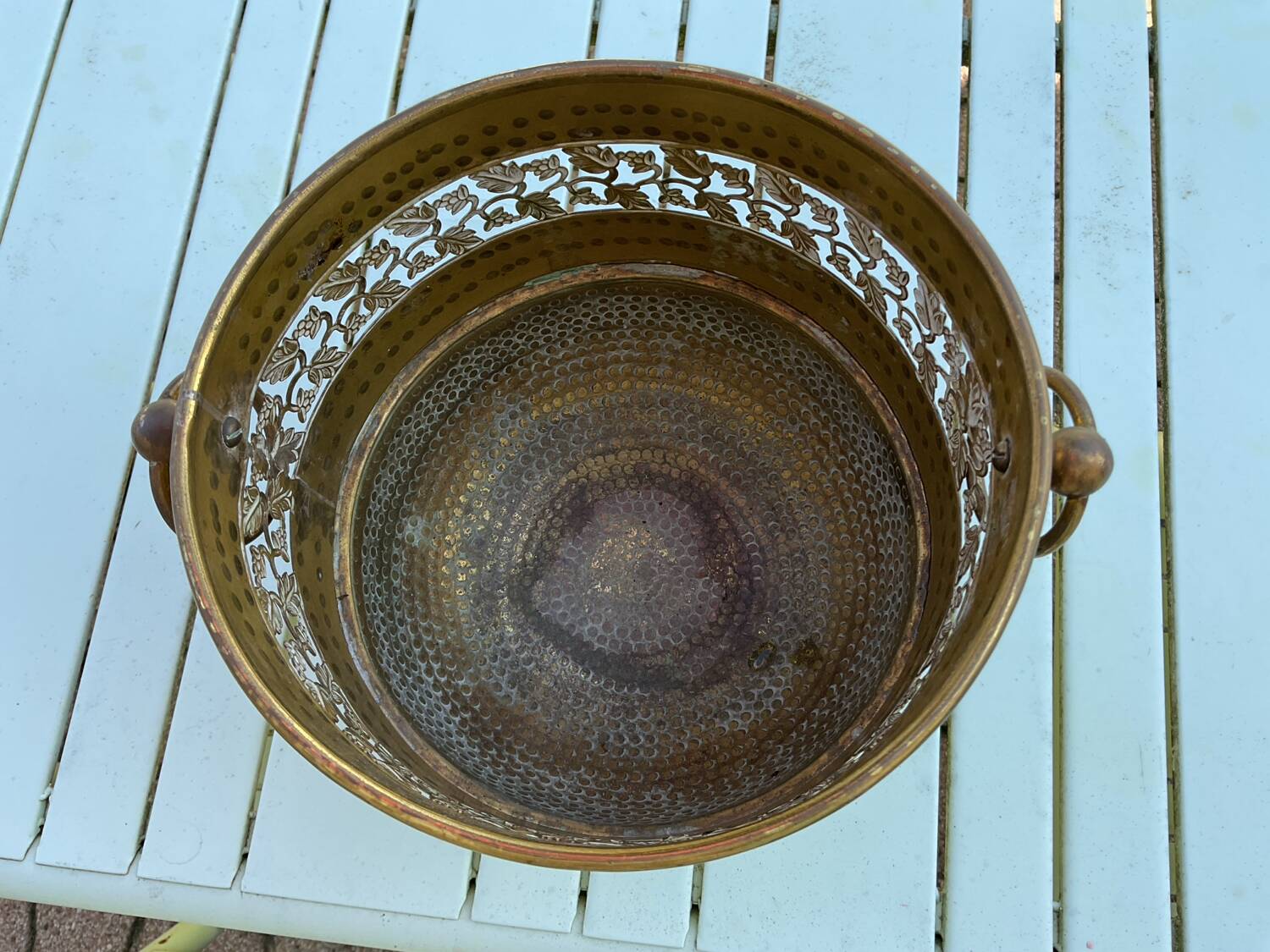 Round copper planter