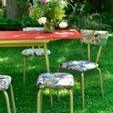 Table chairs stools formica