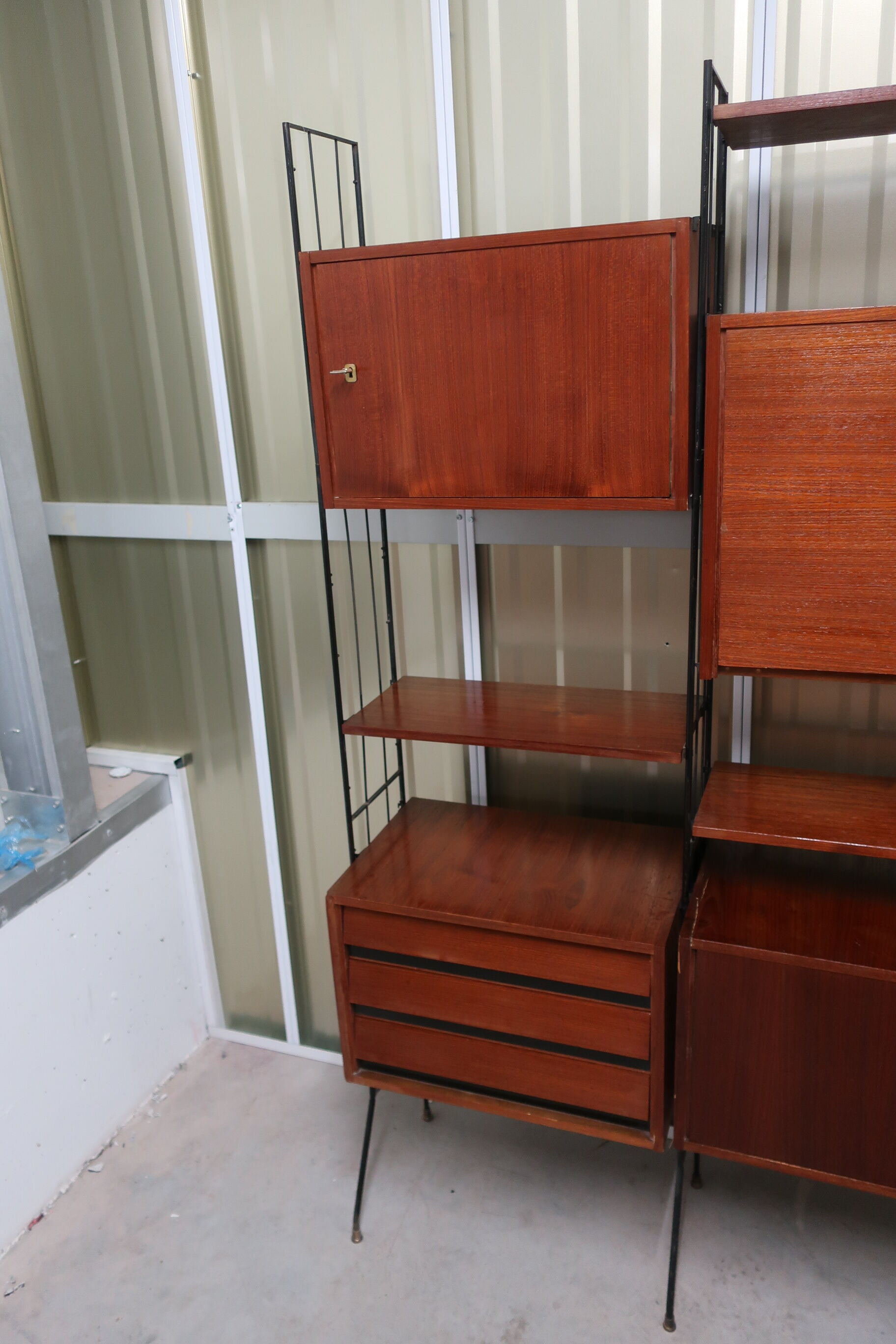 Library, 60s teak shelf on feet
