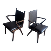 Paire de fauteuils sculpturaux mid-century en bois foncé et revêtement marron