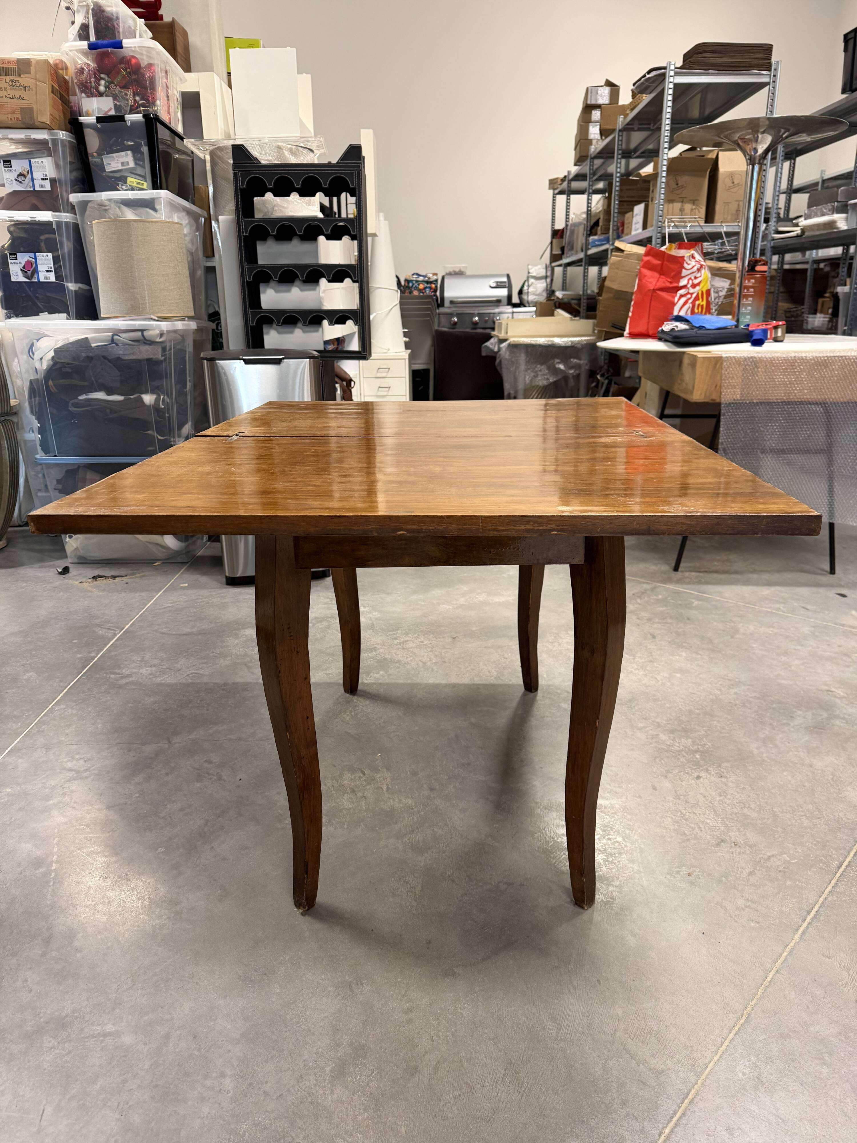 Lacquered oak table - rotating and foldable top