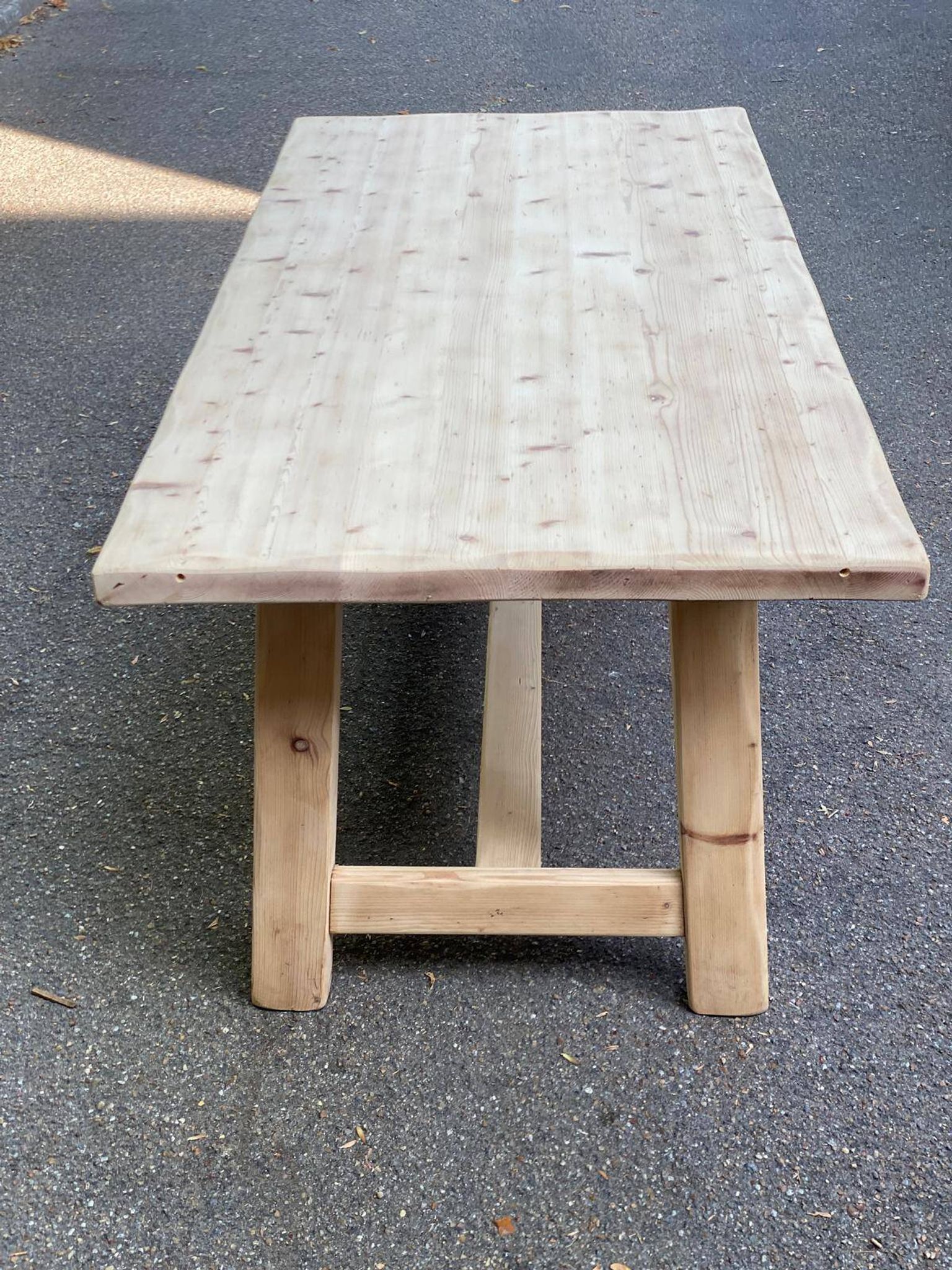 Grande table de ferme monastère décapée en bois brut extensible 200 à 300cm