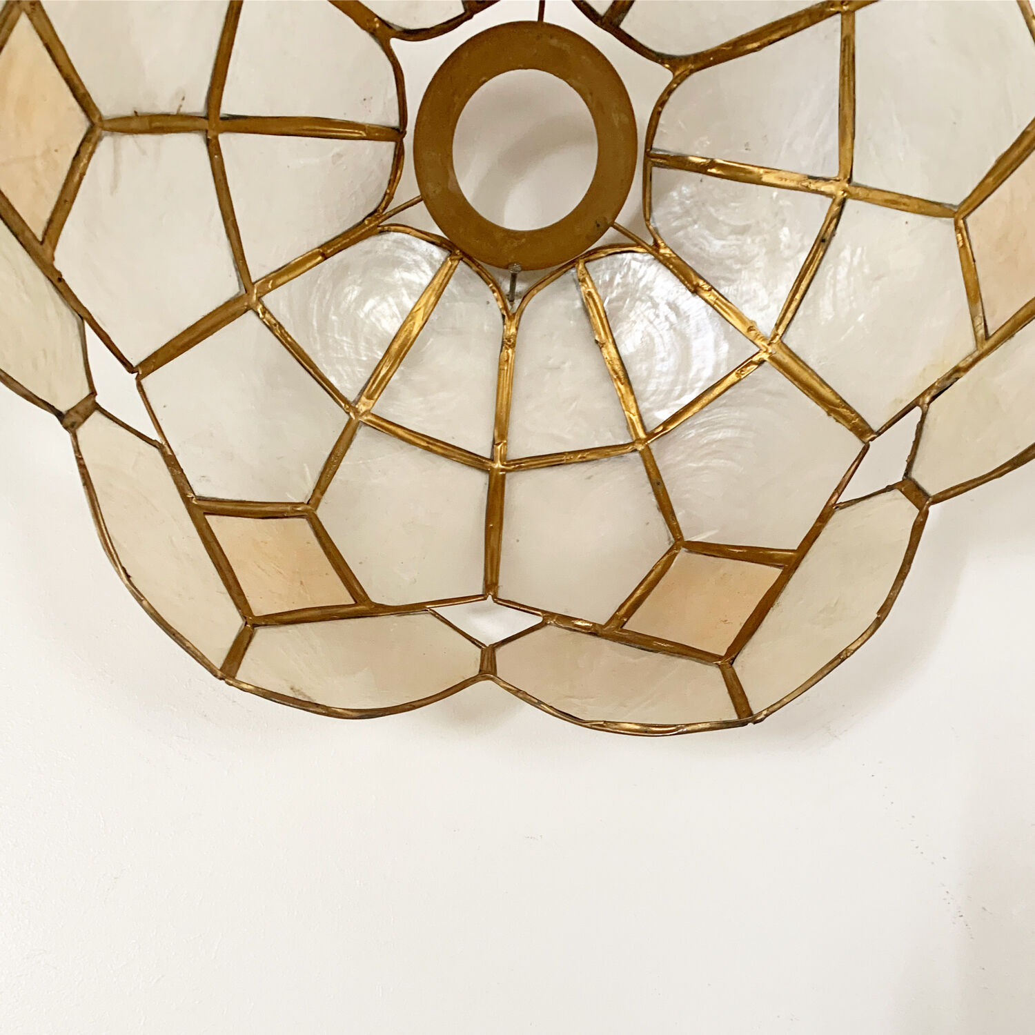 Suspension in mother-of-pearl and two-tone brass