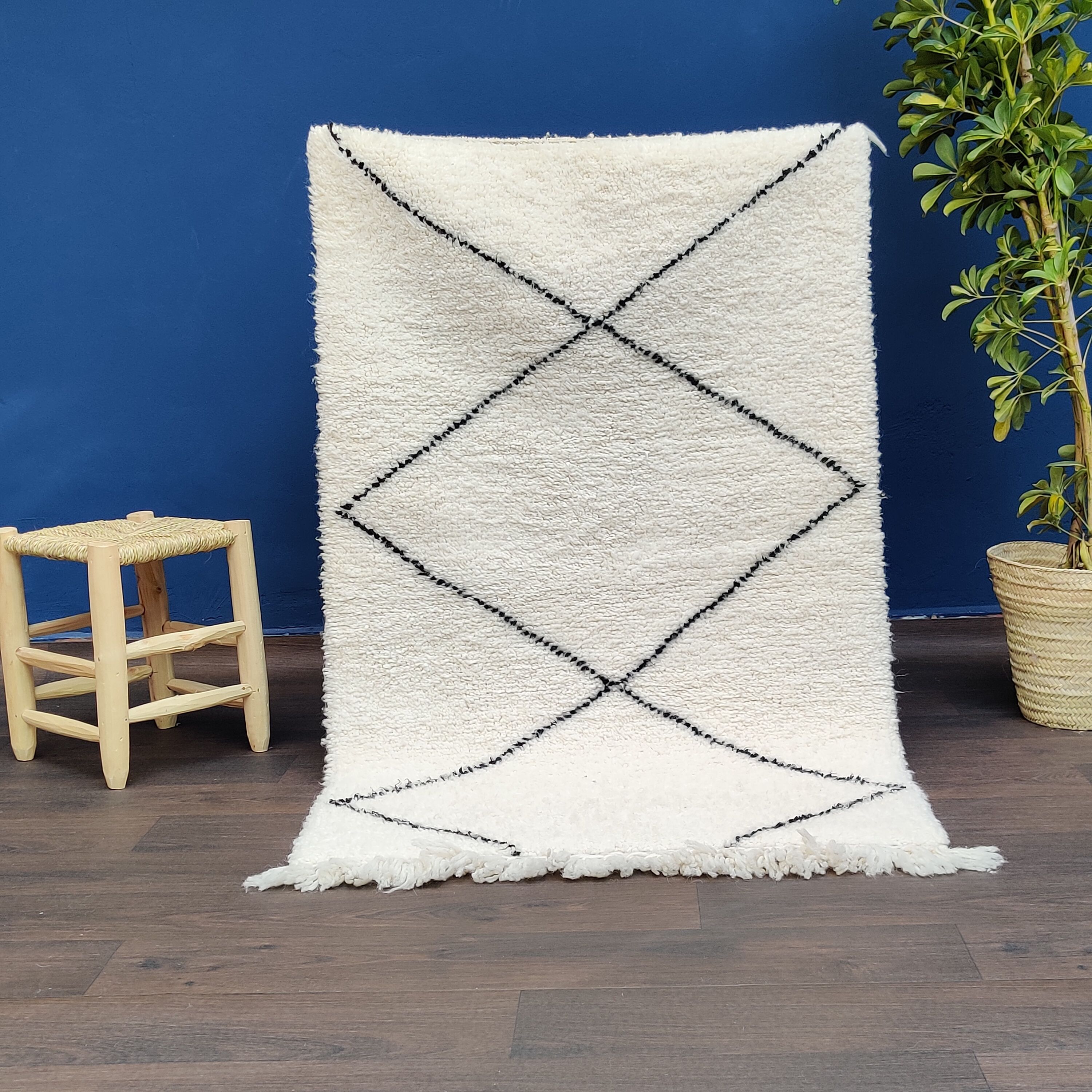 Moroccan berber carpet made white hand and black 90x145 cm