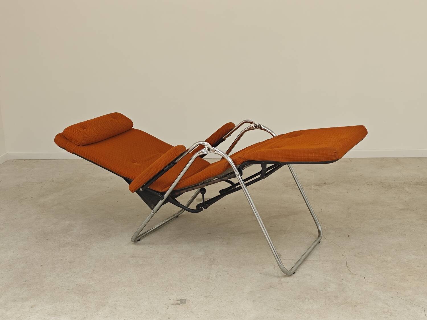 Indoor deckchair, Lama 70's orange deck chair