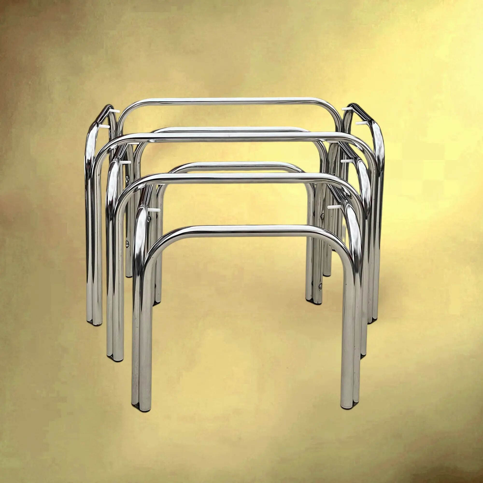 Set of nesting tables in chrome metal and smoked glass – 1970s design furniture