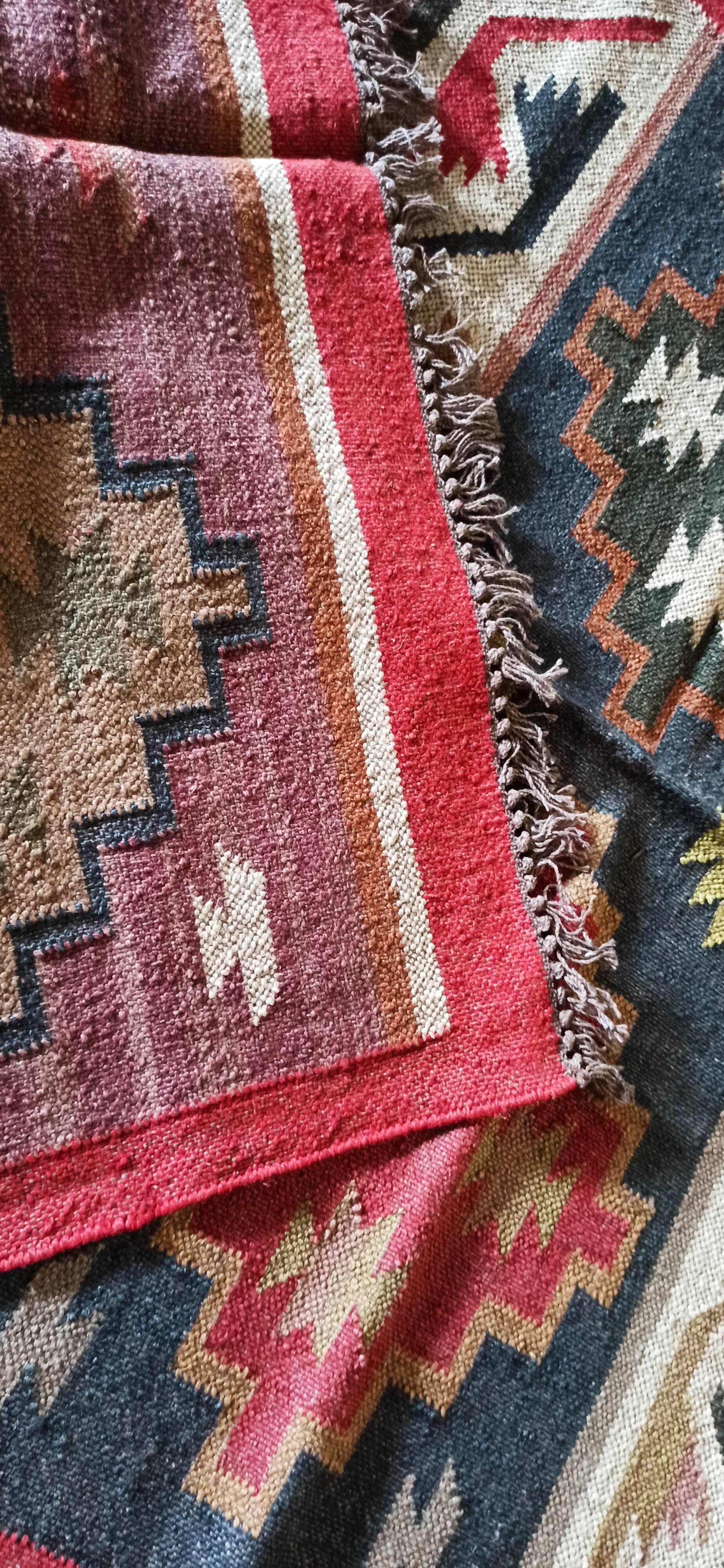 Kilim carpet in burlap and cotton. 120cm x 190cm