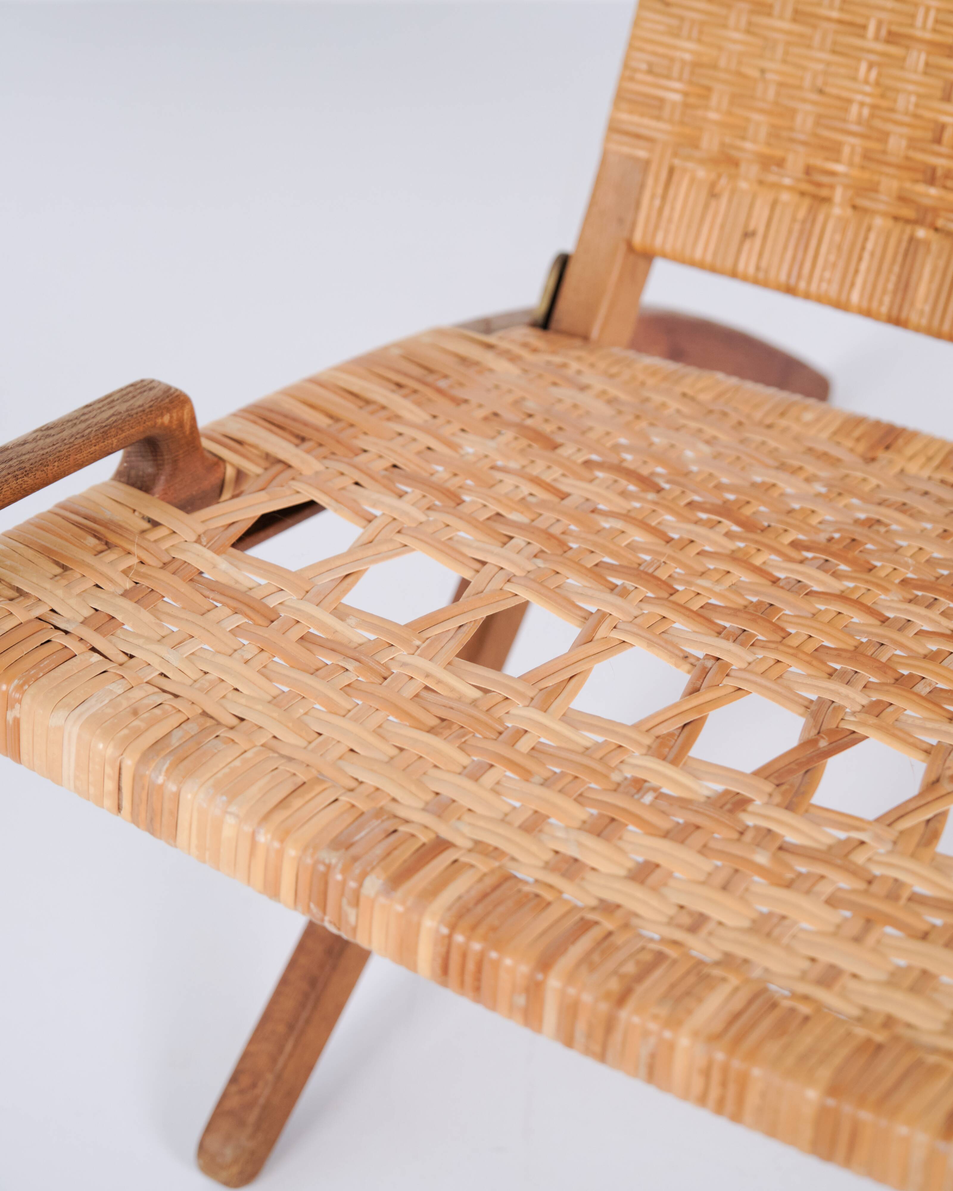 Armchair / folding chair – model JH 512 “The Fireplace Chair” – patinated oak – original cane – Hans J. Wegner – Johannes Hansen – 1950s