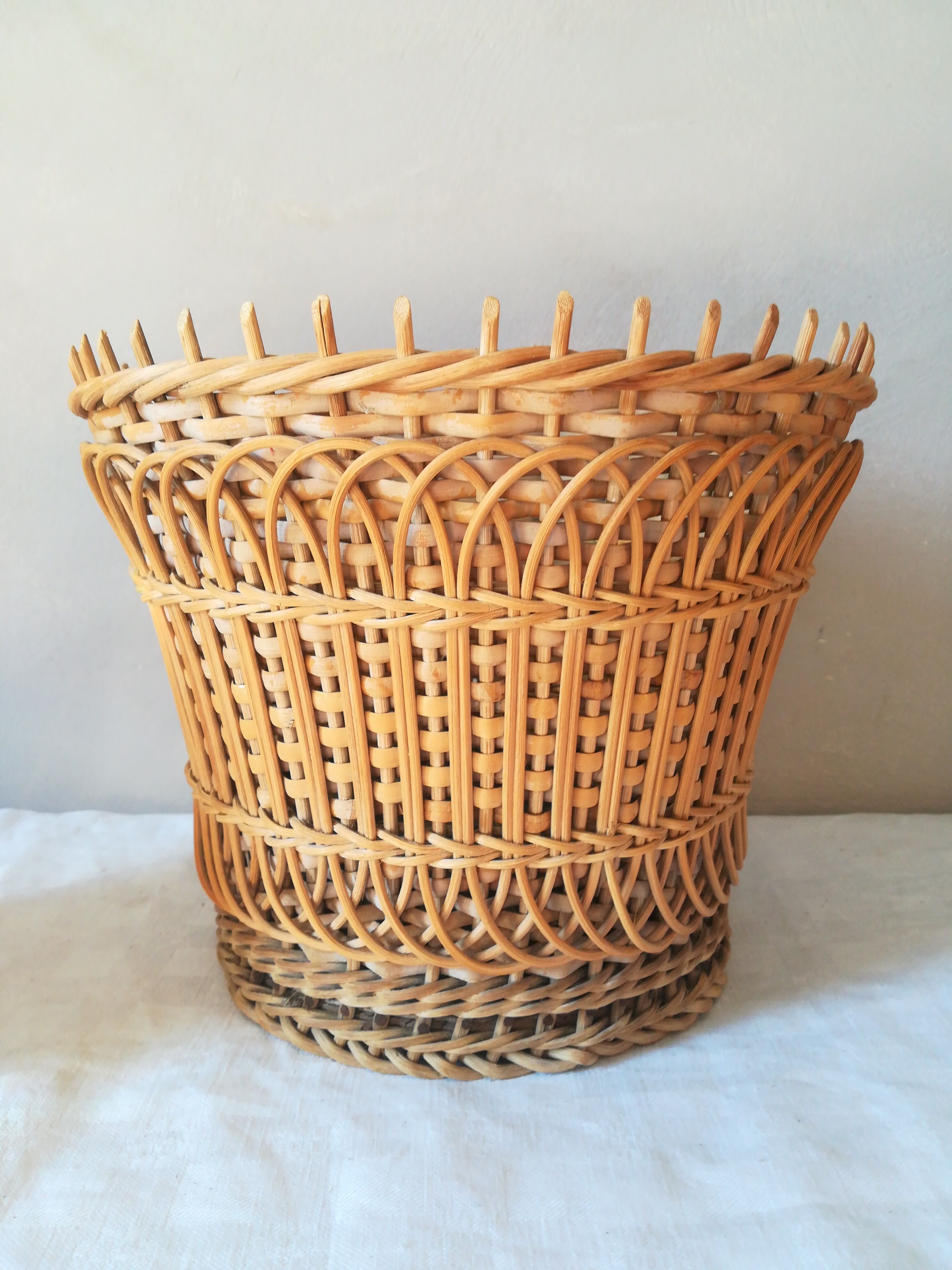 Lot of 2 rattan pot caches