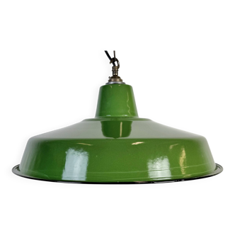 Lampe à suspension industrielle en émail vert, années 1960