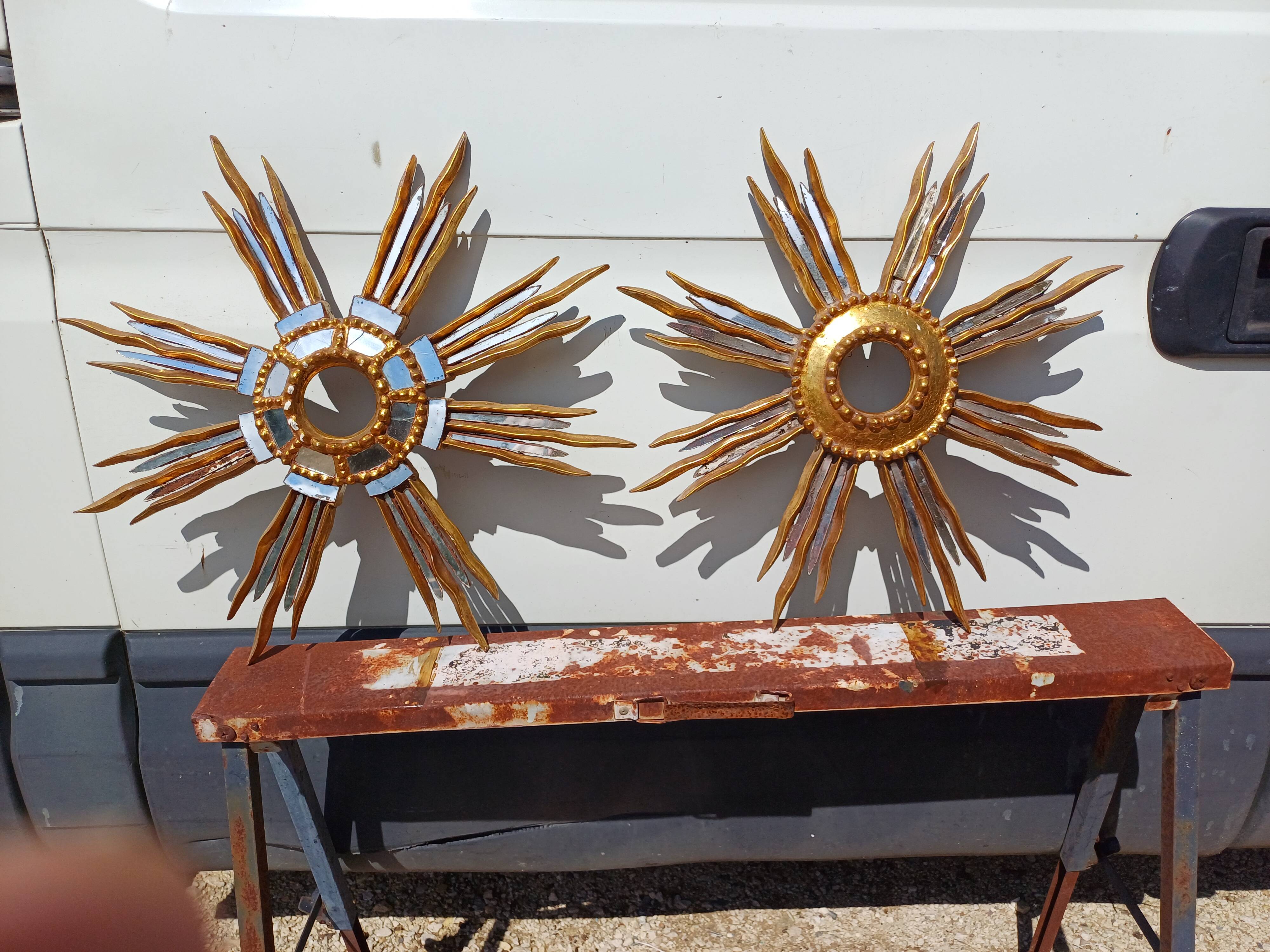 2 miroirs soleil bois et stuc doré