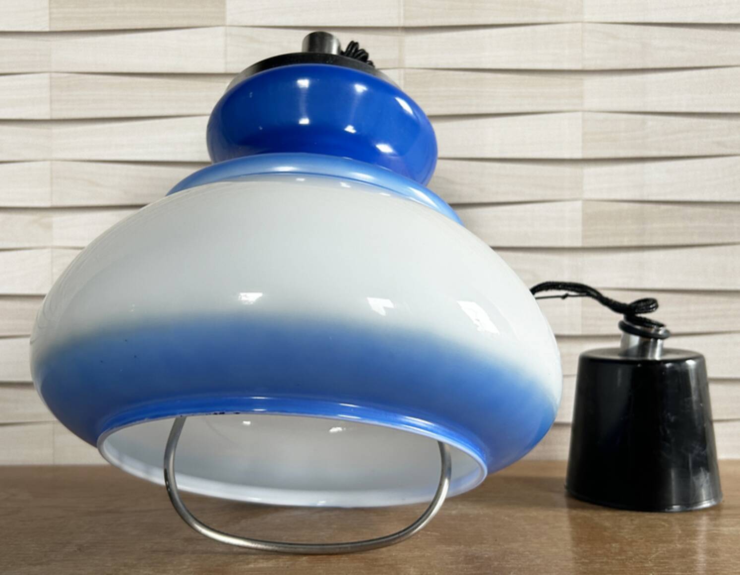 A vintage blue and white Space Age pendant by Harvey Guzzini, 1970.