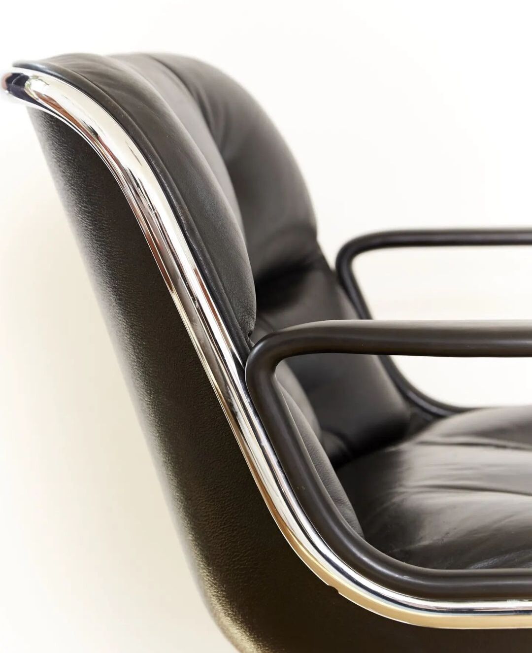Black leather office chair by Charles Pollock for Knoll,1970
