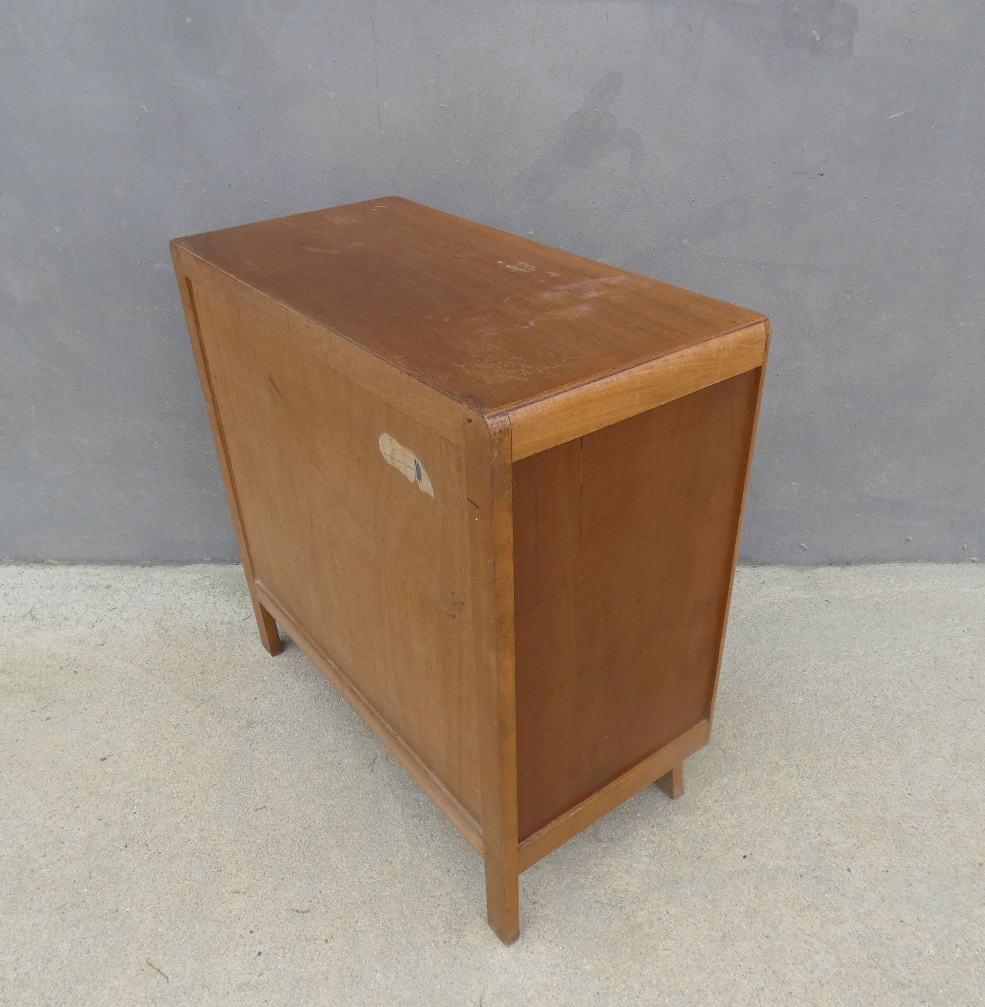commode vintage en bois pieds compas