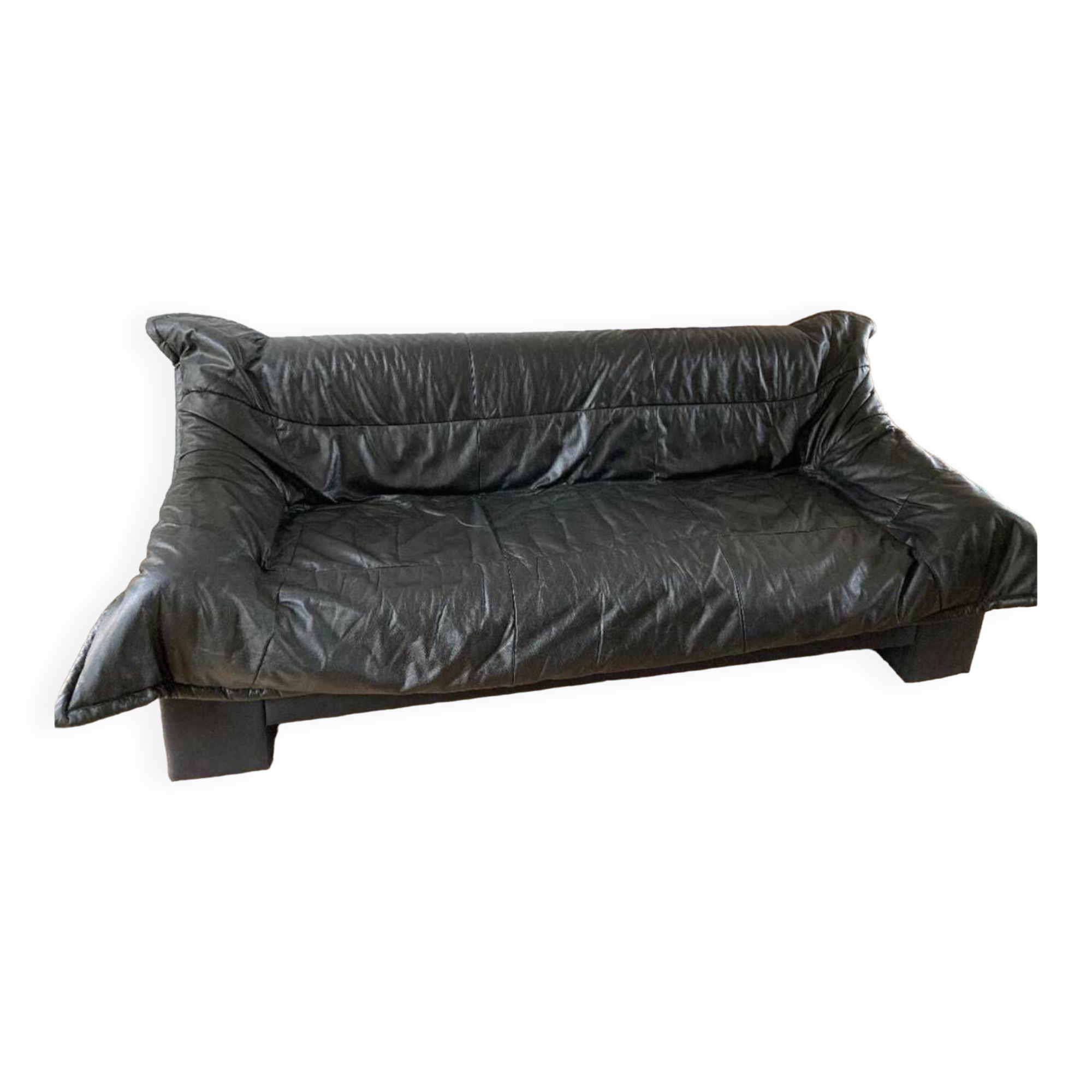 Cocooning black leather sofa