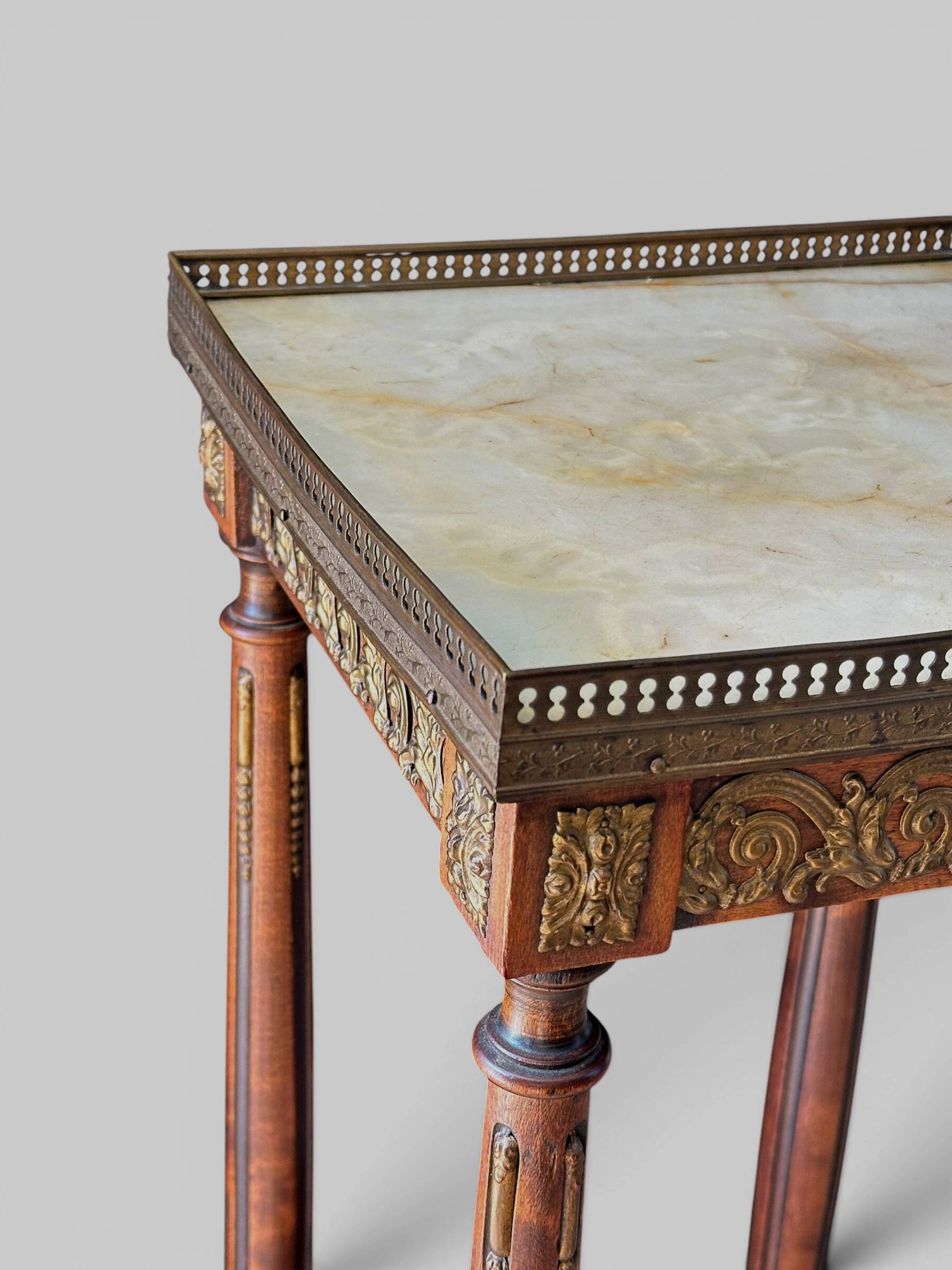 Mahogany, marble and bronze side table / guéridon in Louis XVI style.