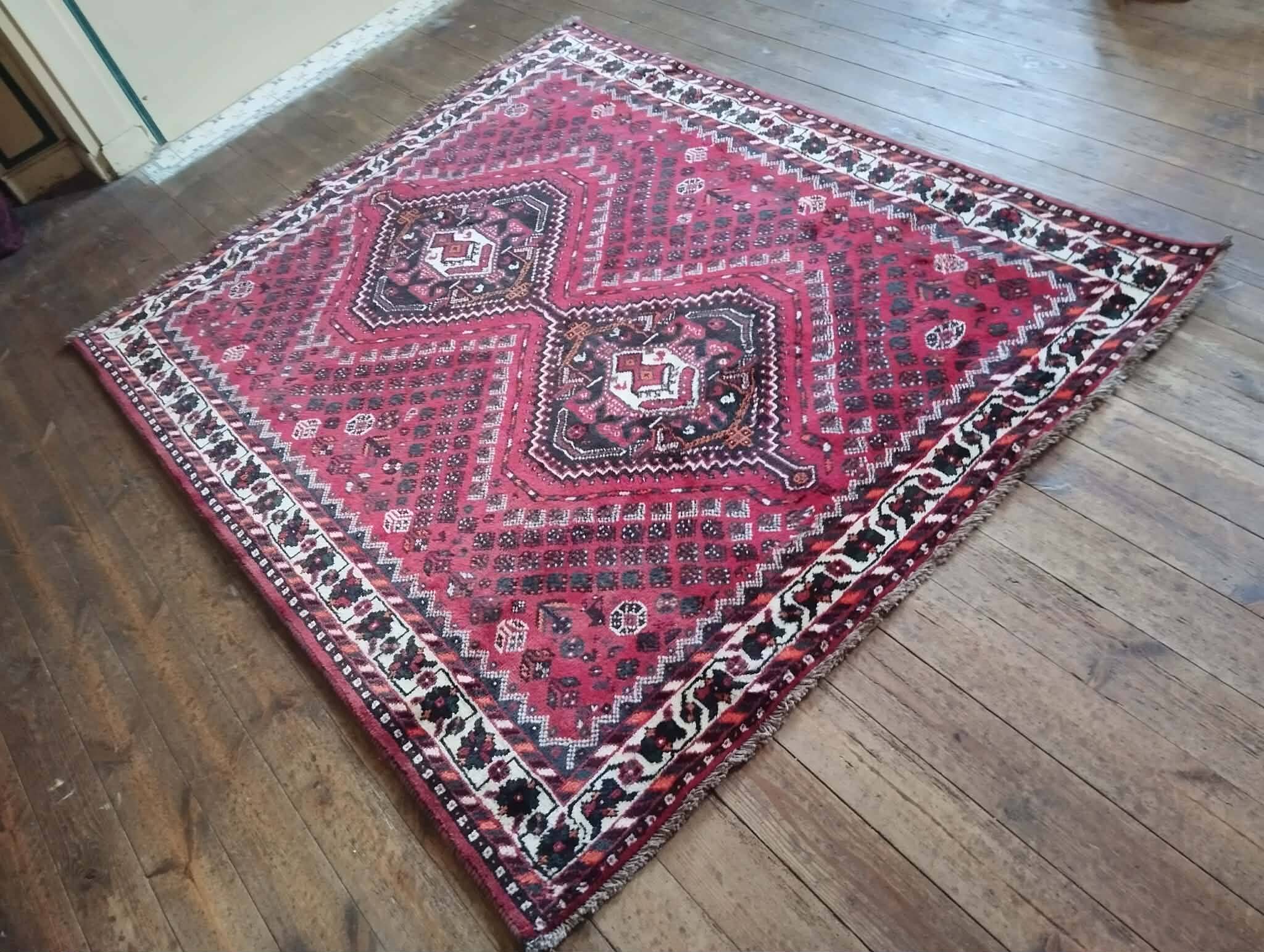Handmade Qashqai Persian rug 200x160cm