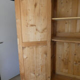 Ancienne armoire en bois massif