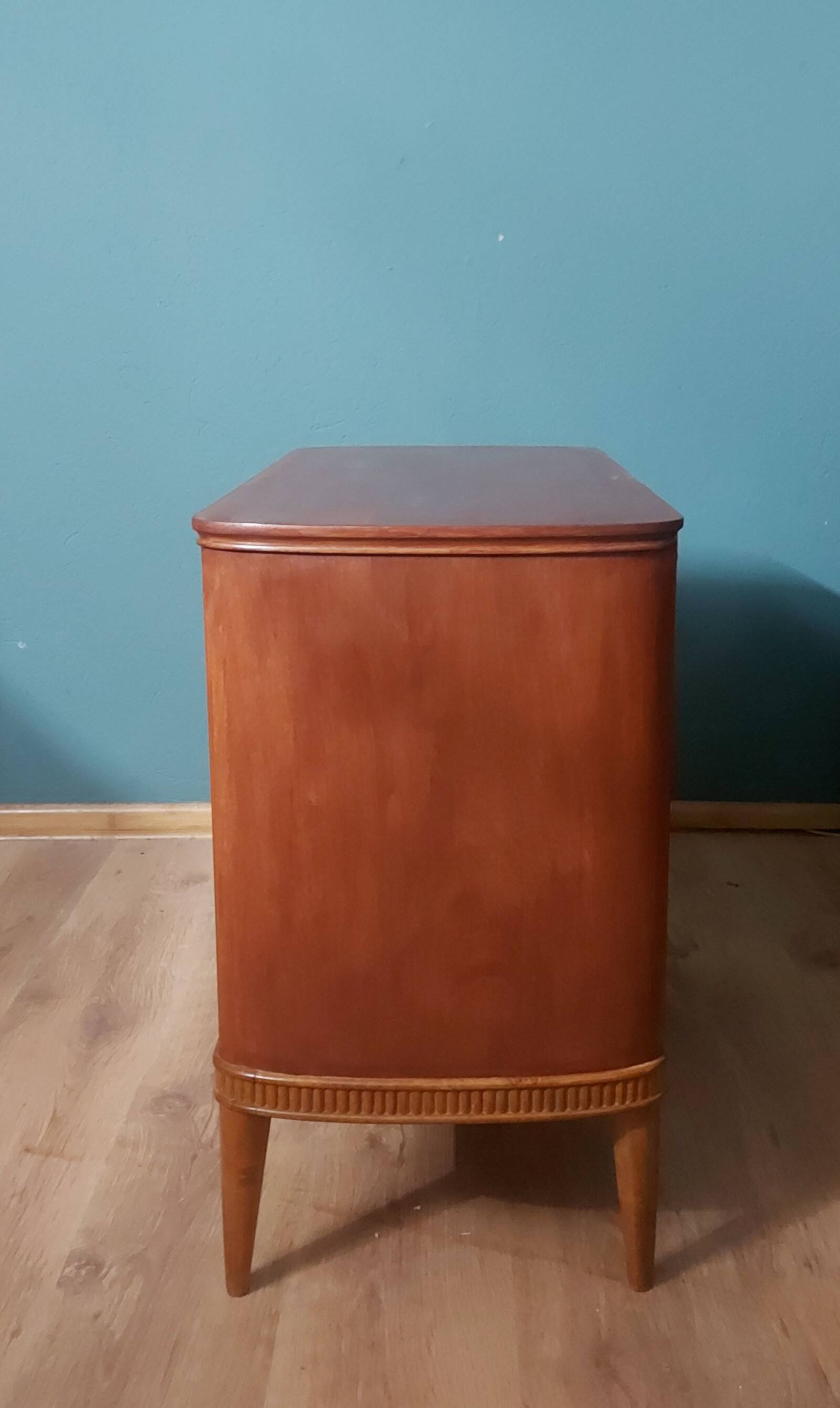 Commode scandinave en frêne des années 1950