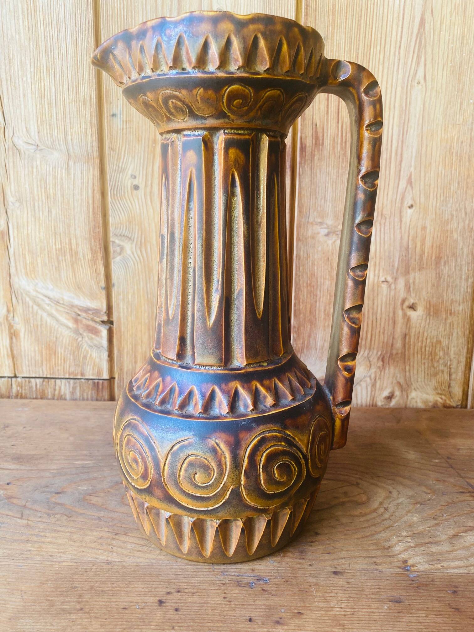 Vase pichet en céramique  Huguette Bessone Vallauris années 1960.
