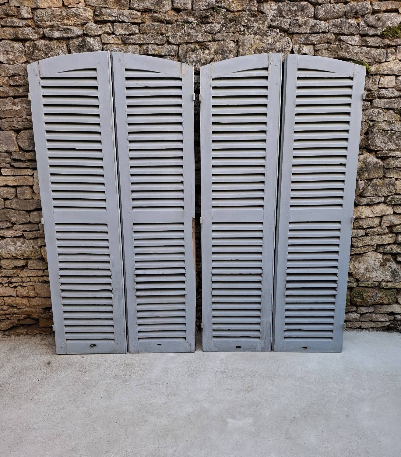 Louvered shutters