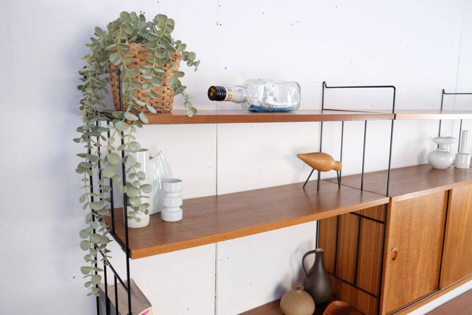 WHB shelf in teak, retro vintage style from the 60s-70s.