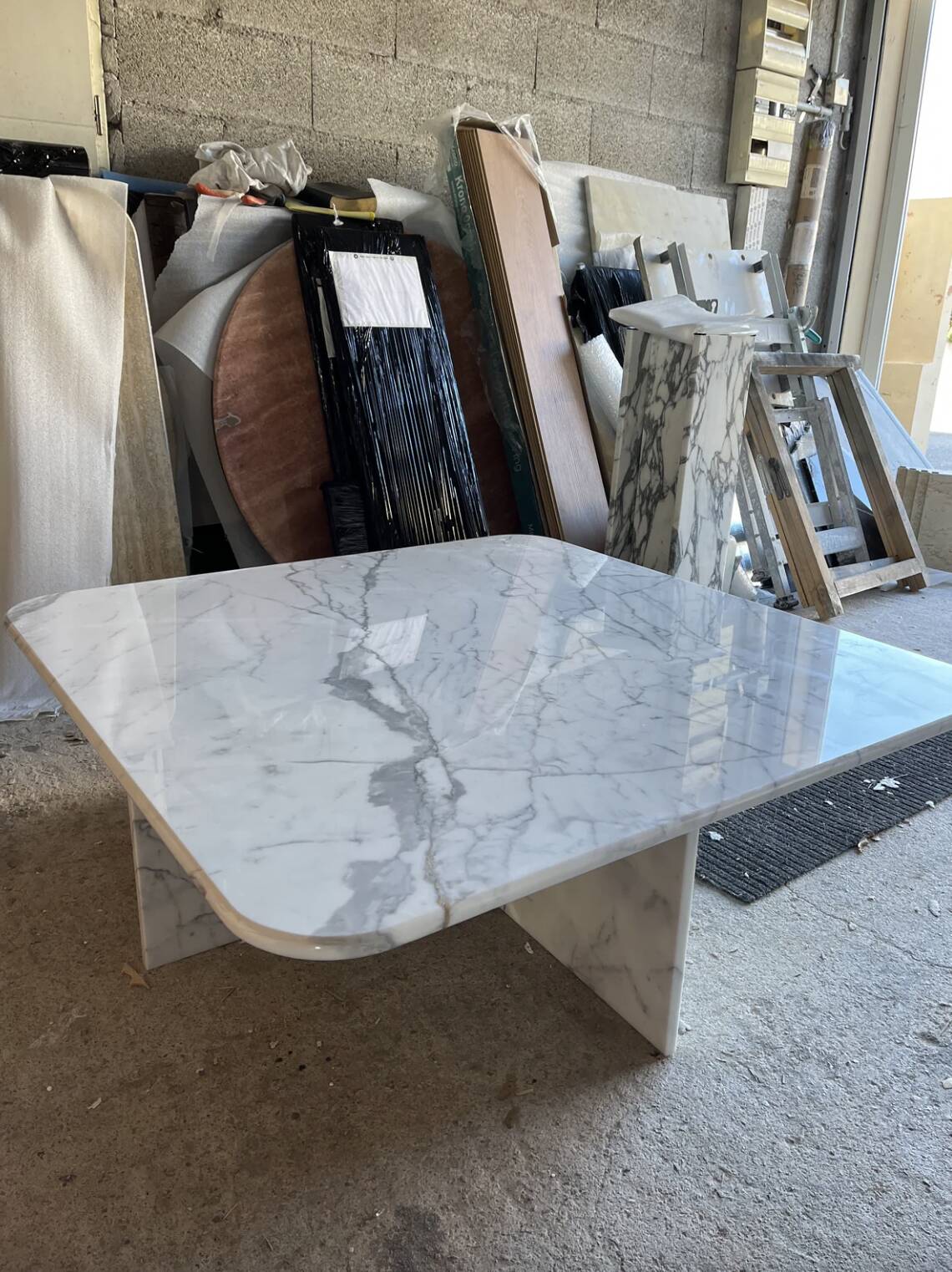 Table carrée 100% marbre calacatta