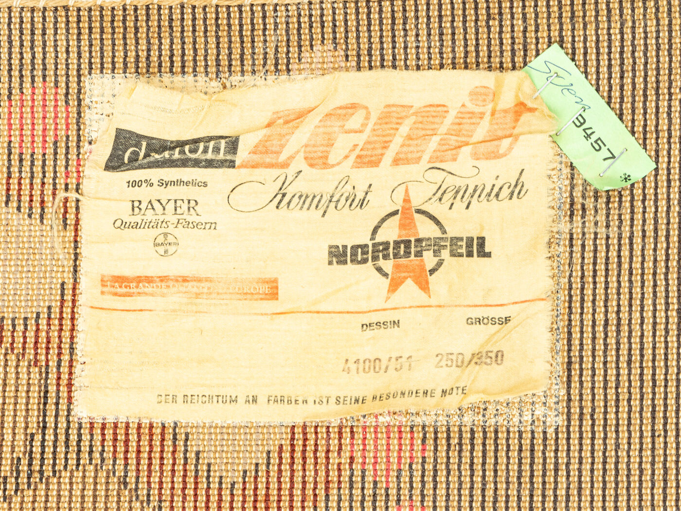 1970s carpet, 252 x 344