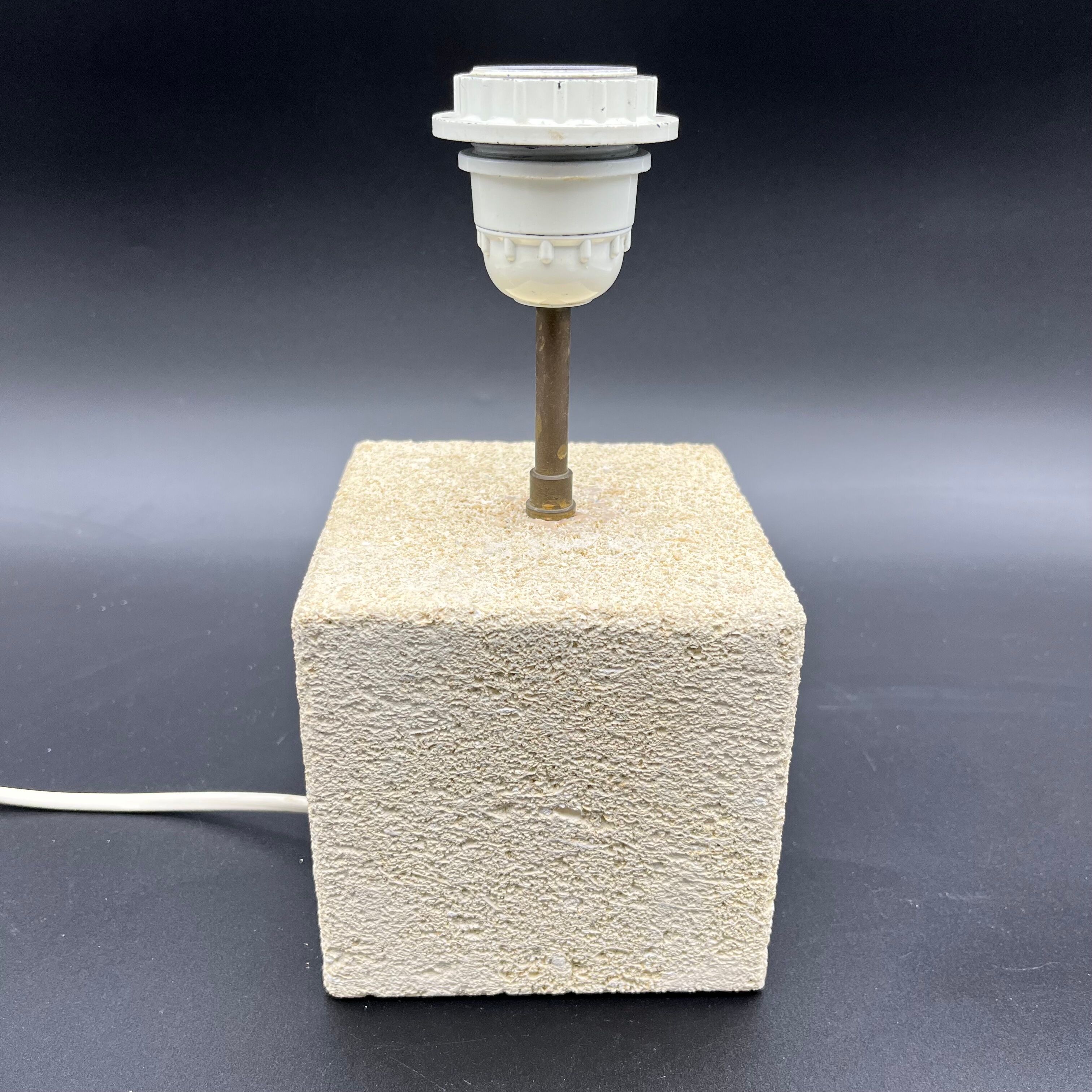 Square lamp foot in natural Gard stone