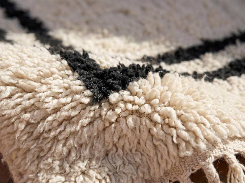 Handmade Moroccan rug in natural wool 200cm x 300cm