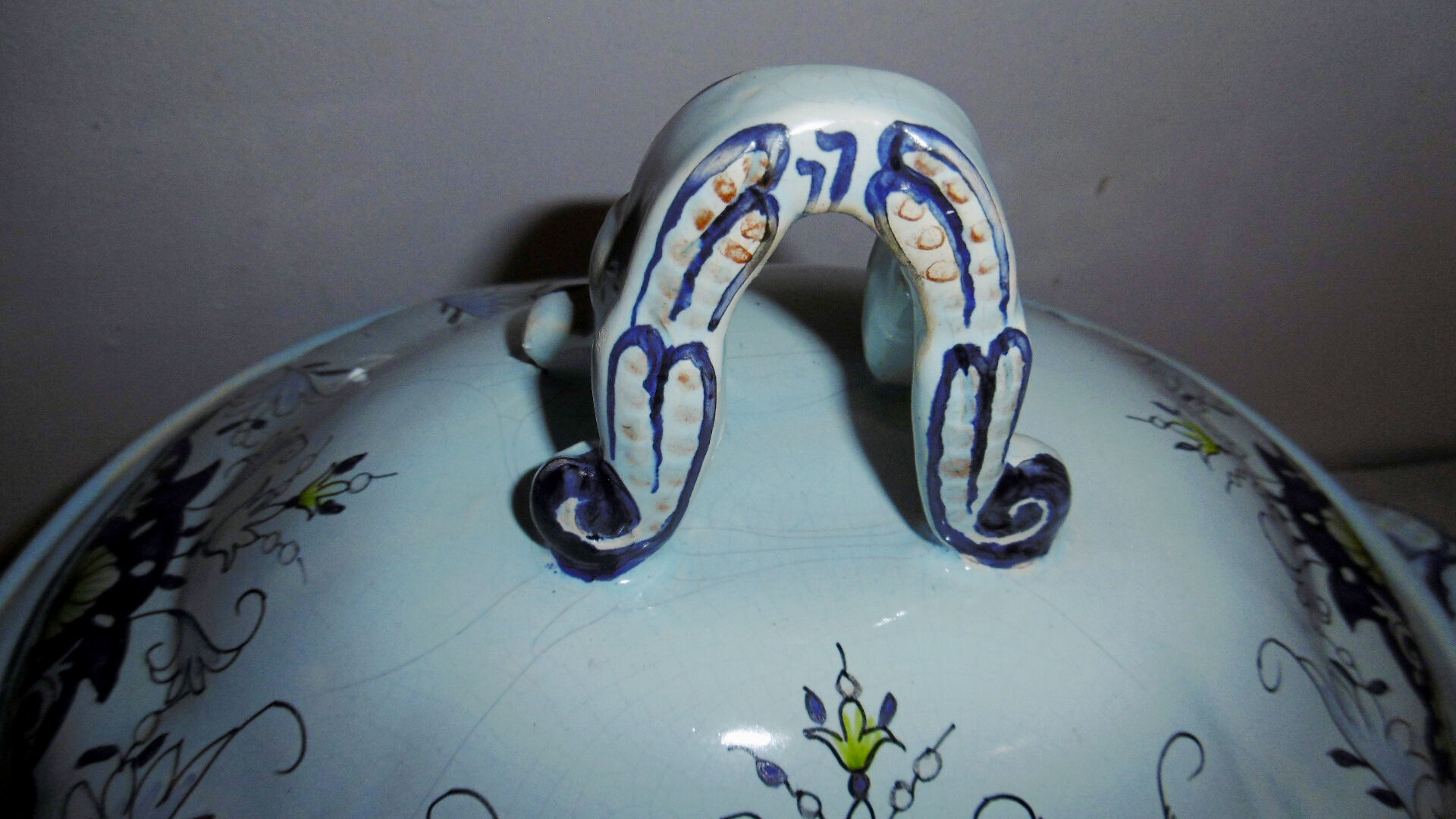 Soupière en faience vieux rouen XIXeme decor floral