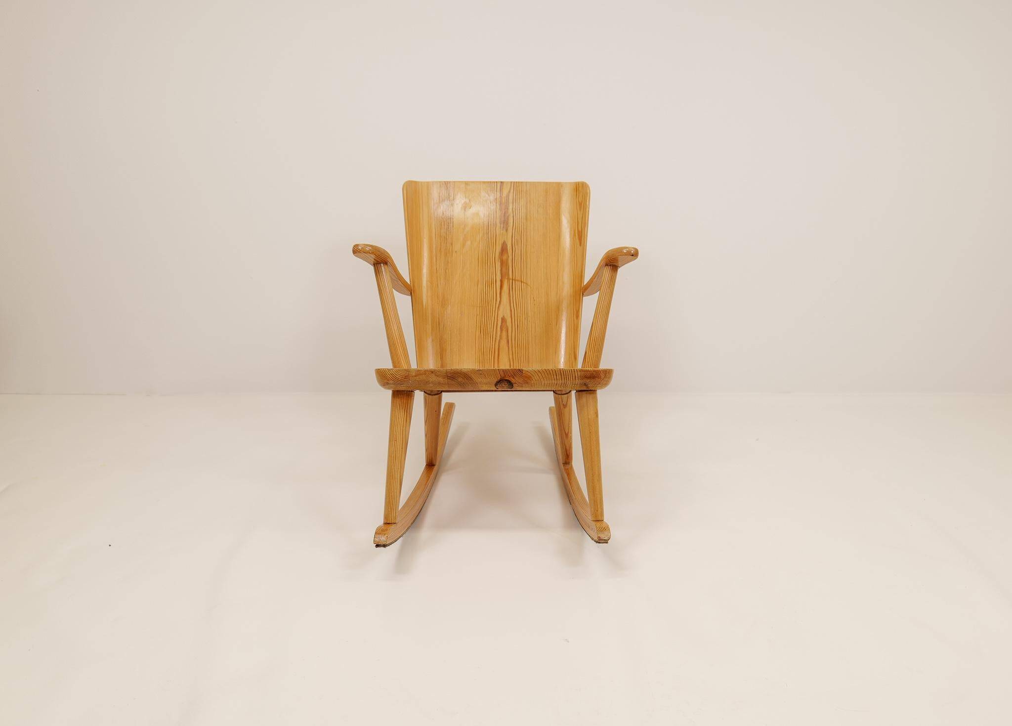 Mid-century rocking chair in pine, Göran Malmvall, Sweden, 1940s.