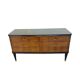 Commode en acajou plaqué avec plateau en verre vert, années 1950