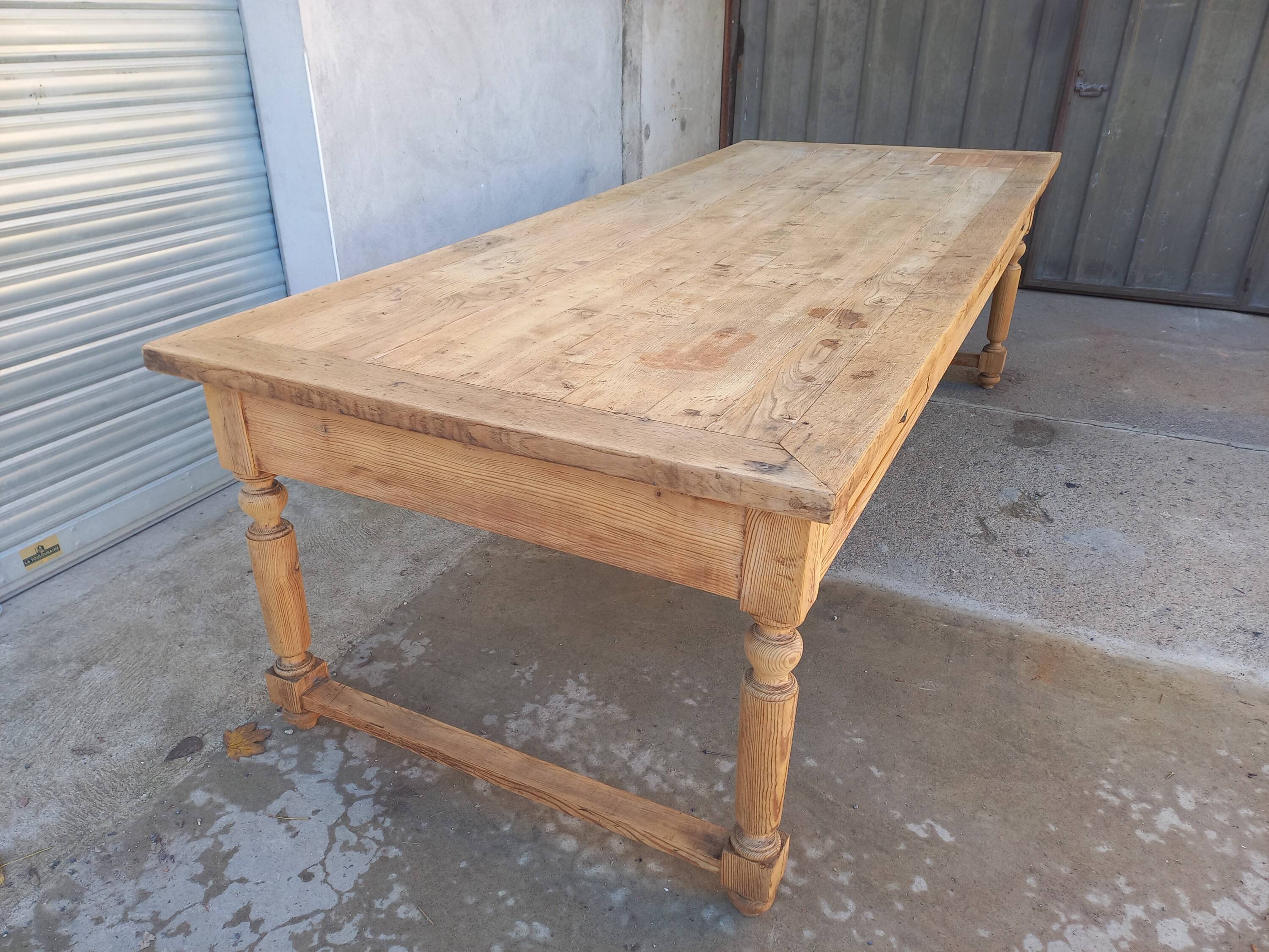 Grande table de communauté en chêne et sapin