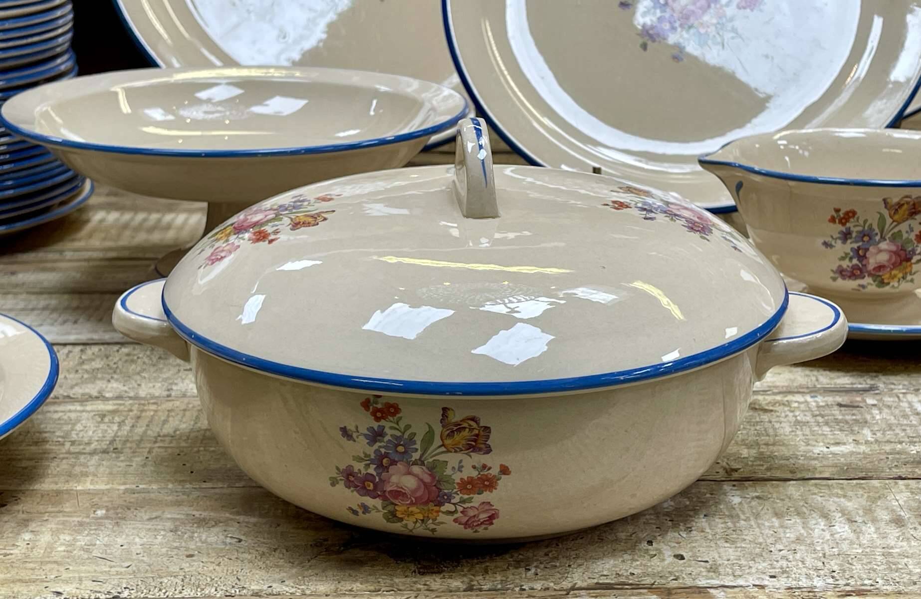 Salins Les Bains earthenware dinner service - 72 pieces
