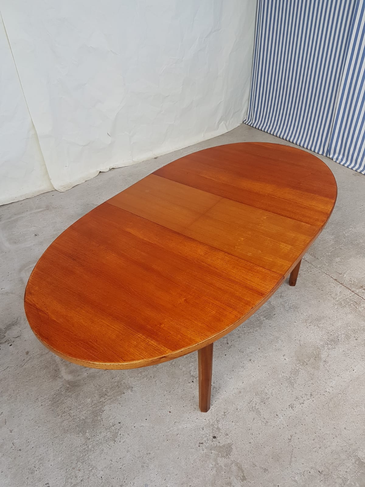 Dining table by William Lawrence