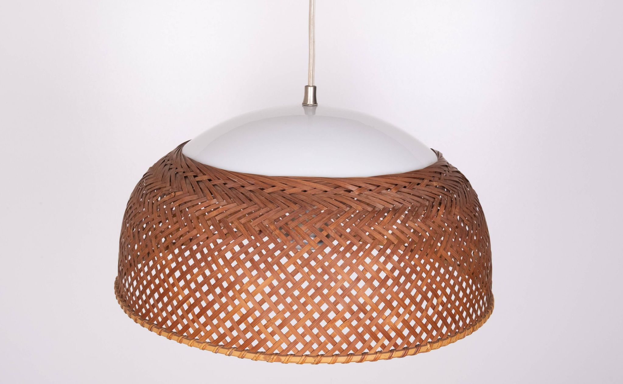 Lampe suspendue en osier du Japon des années 1970