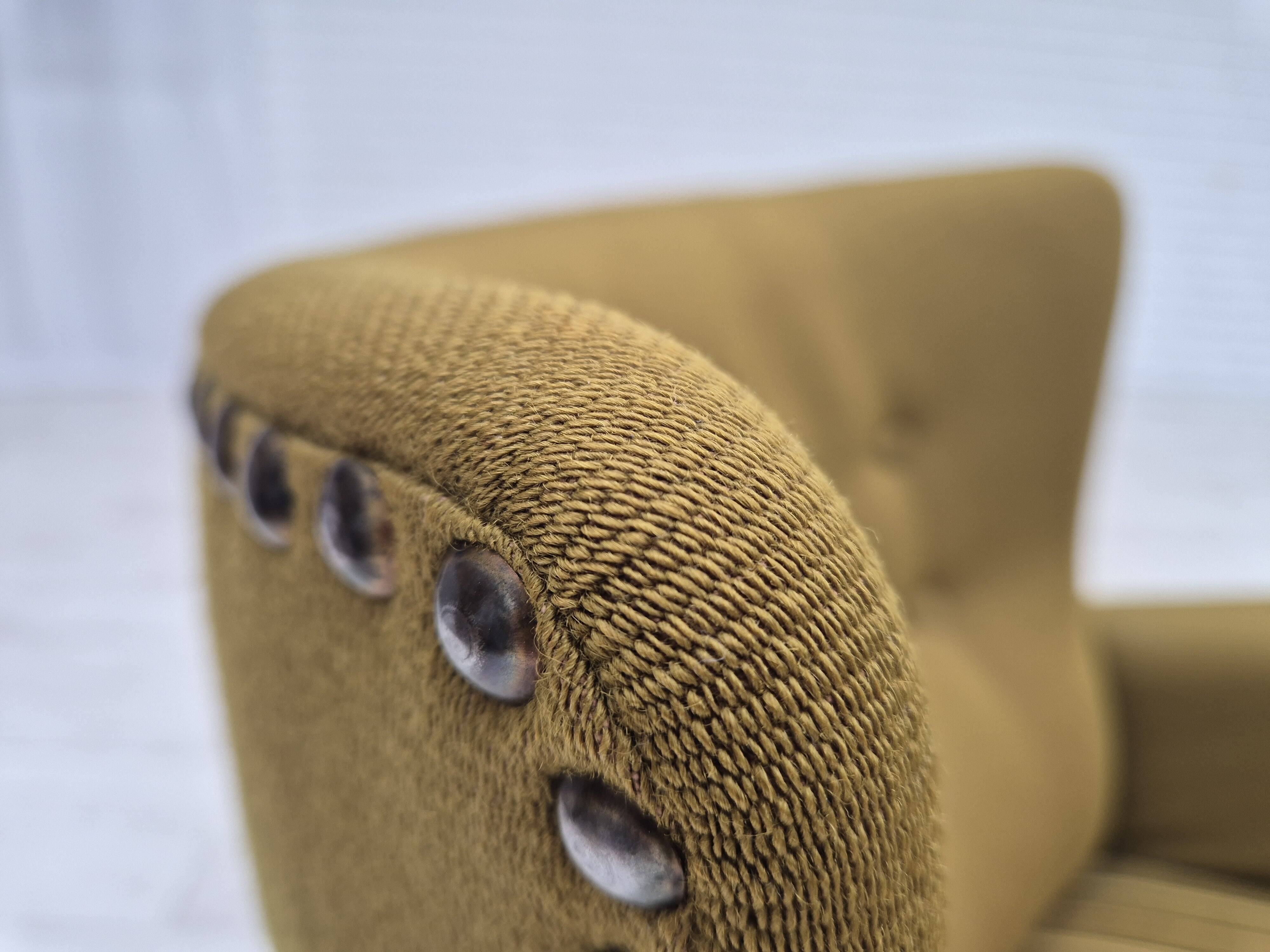 Chaise longue danoise des années 1970, mobilier vert d'origine en laine, bois de chêne.