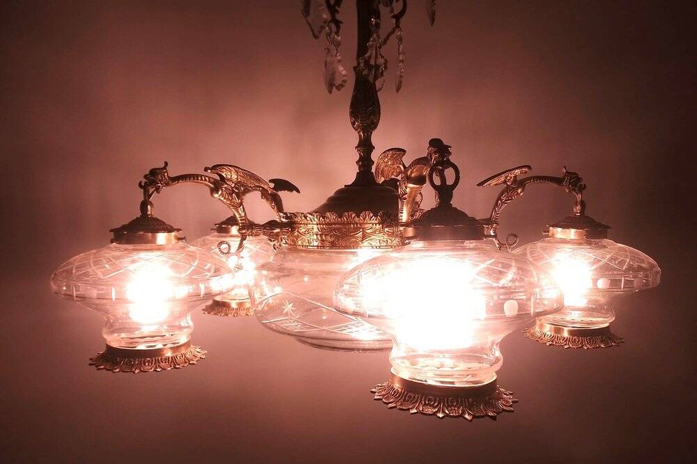 Large Gothic brass chandelier with 6 lights, 1940s.