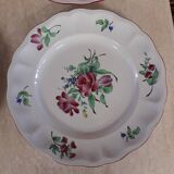 7 assiettes en porcelaine de Lunéville