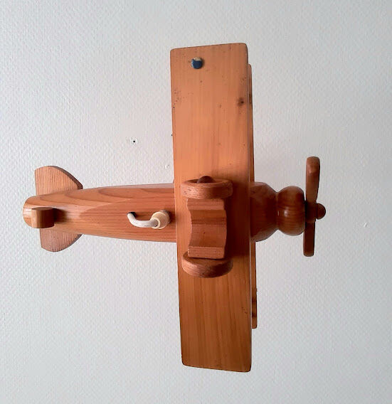 Wooden aircraft suspension