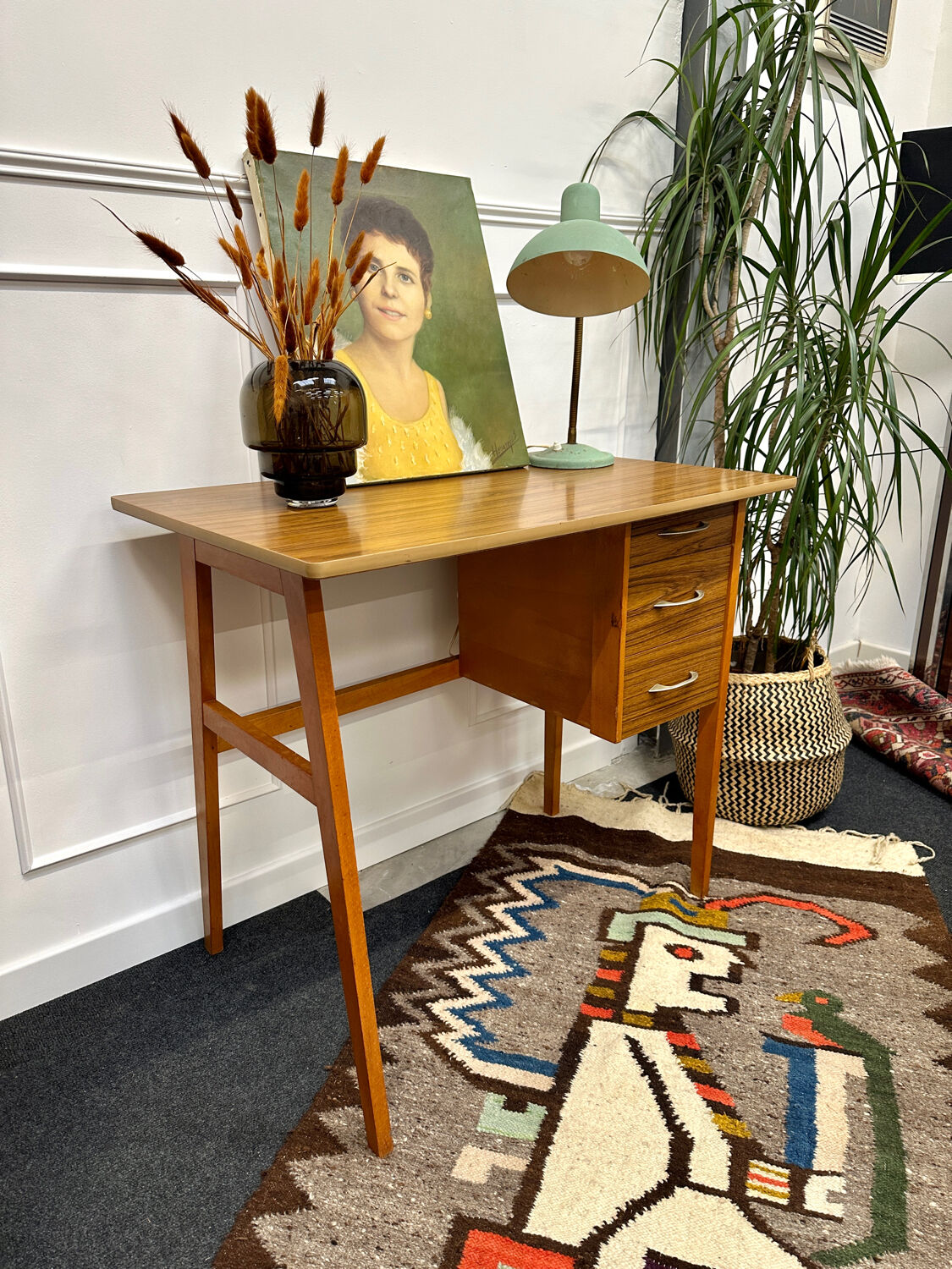 Desk formica compass legs