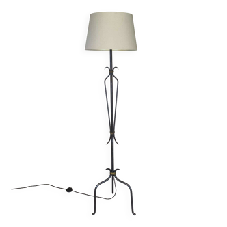 Vintage tripod floor lamp in wrought iron.