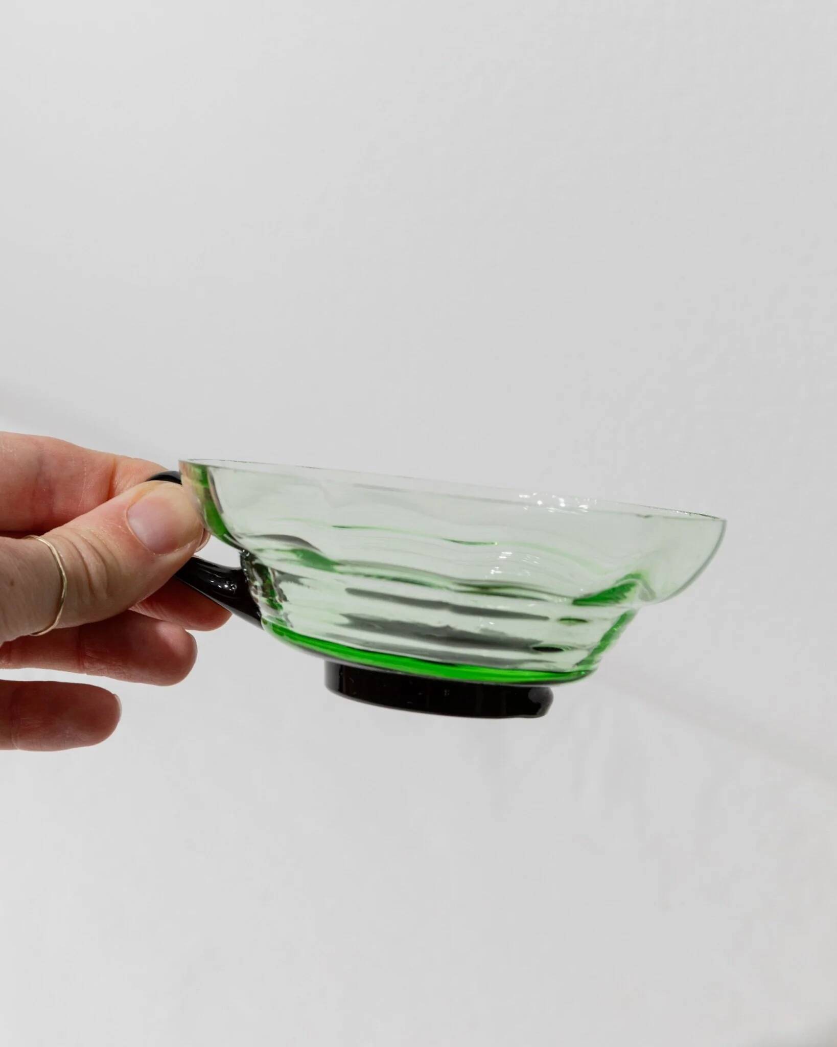 5 Vintage Murano Glass Drinking Glasses in Green and Black Uranium Glass – 1940s Italian Retro Tea & Cocktail Glasses